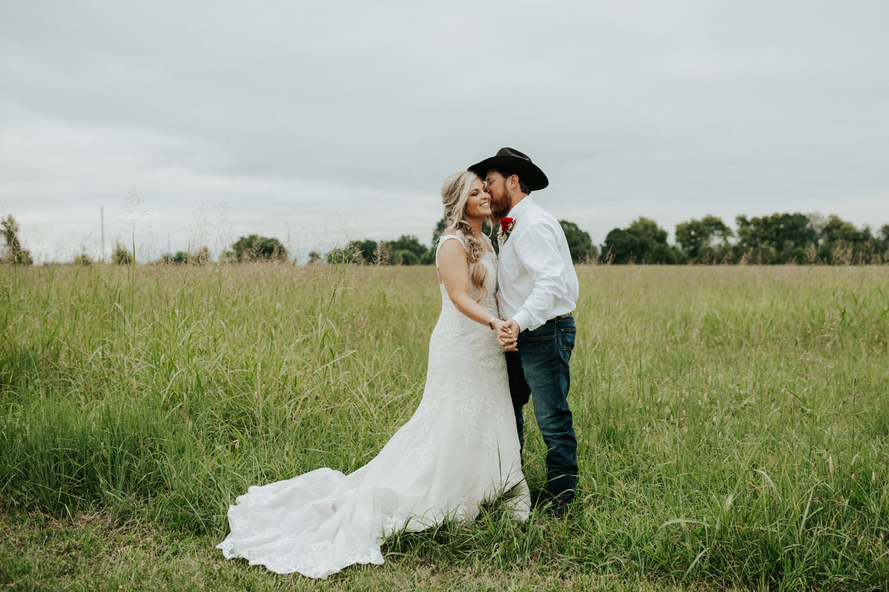 A bride and groom portrait at The Barn at Belamour in Springfield, MO.