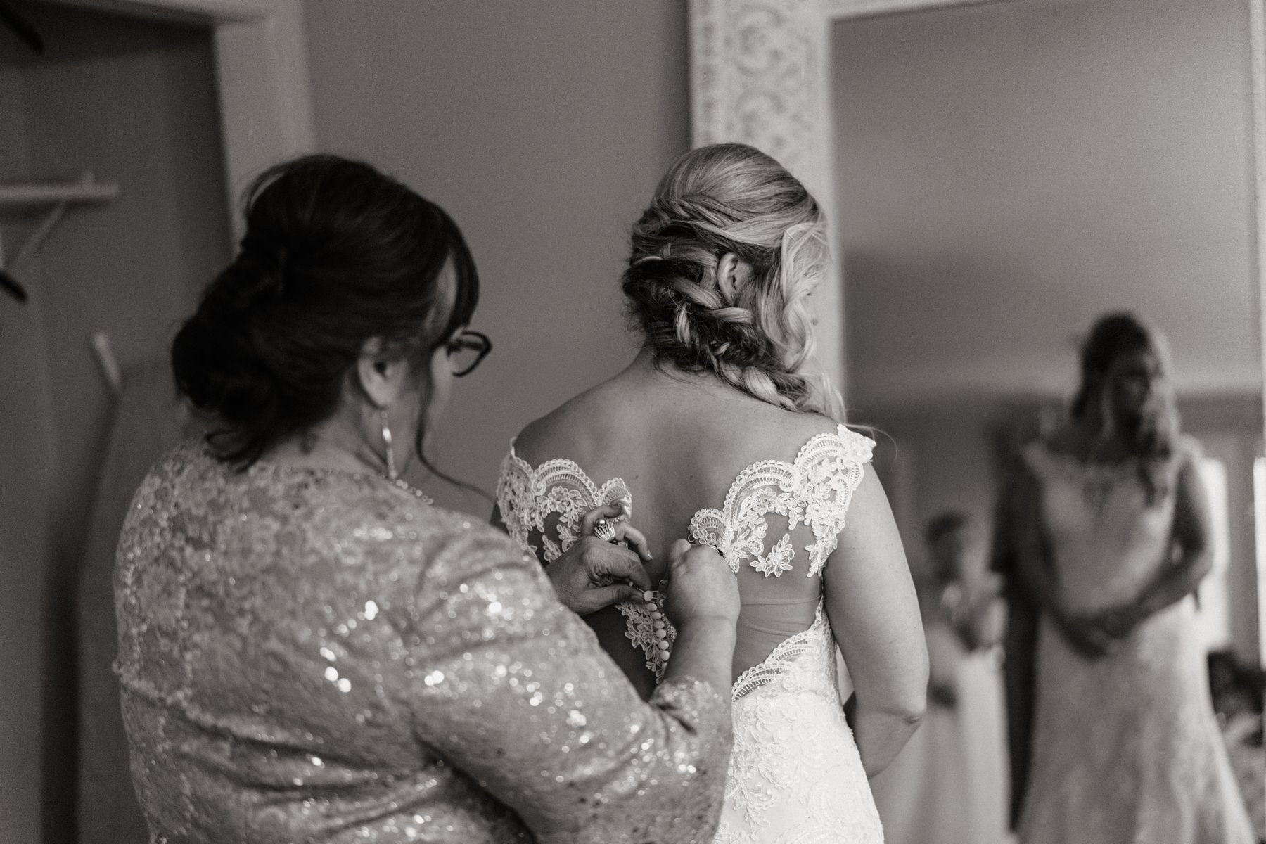 A bride getting ready at The Barn at Belamour in Springfield, MO.